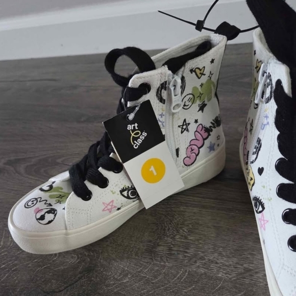 Girls graphic high top shoes size 1 by Art Class NWT - Picture 3 of 4
